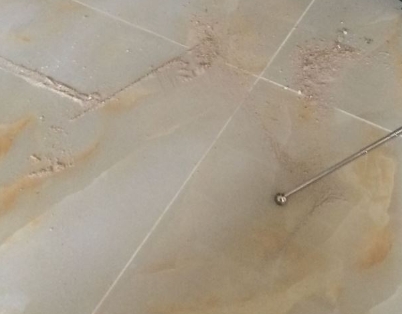 通道瓷砖空鼓维修公司分享粘合剂选择不当在瓷砖铺贴过程中可能导致以下问题